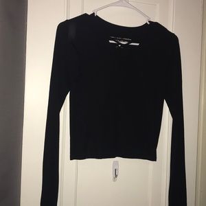 Black long sleeve crop
